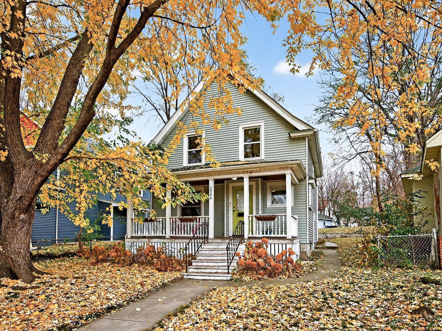 N♪ 2046 James Ave N, Minneapolis, MN 55411 | Zillow