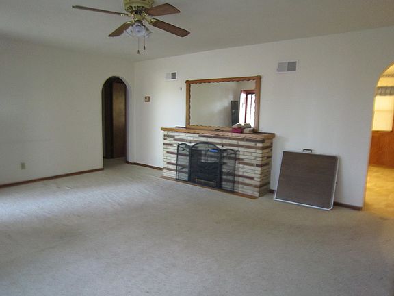 5th image of 2405 Hart Ave