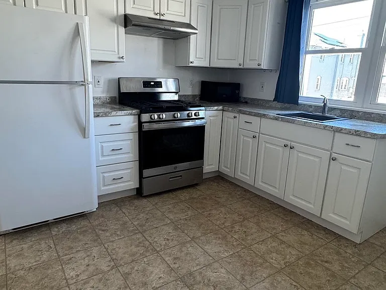 114 N Baltimore Ave #1 — Photo 5