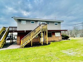 401 Moon Clinton Rd #2, Coraopolis, PA 15108