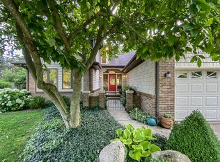 4162 E Pleasant Valley Rd, Brighton, MI 48114