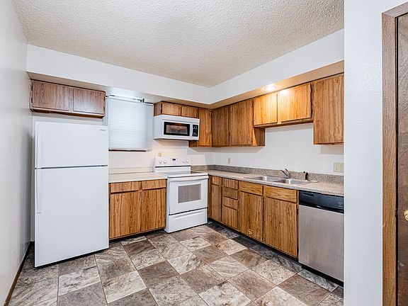 4th image of 1444 Peach St #2
