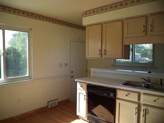 4th image of 32723 Lone Pine Dr