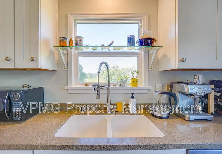 3956 Columbia Heights Rd — Photo 15