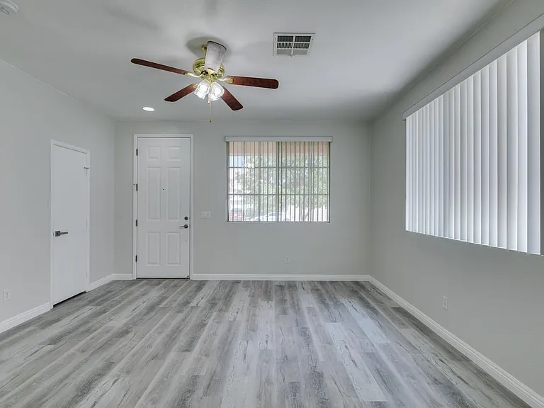 5647 Indian Springs St — Photo 30