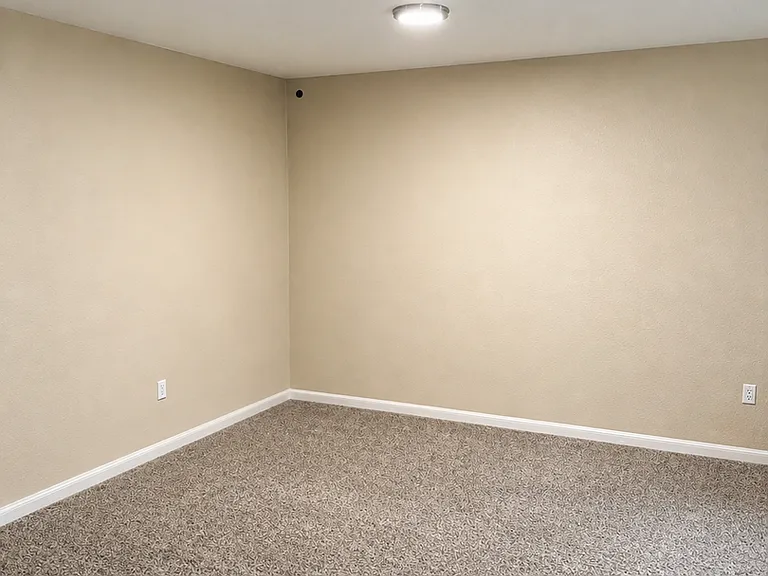 2402 Riley Dr — Photo 5