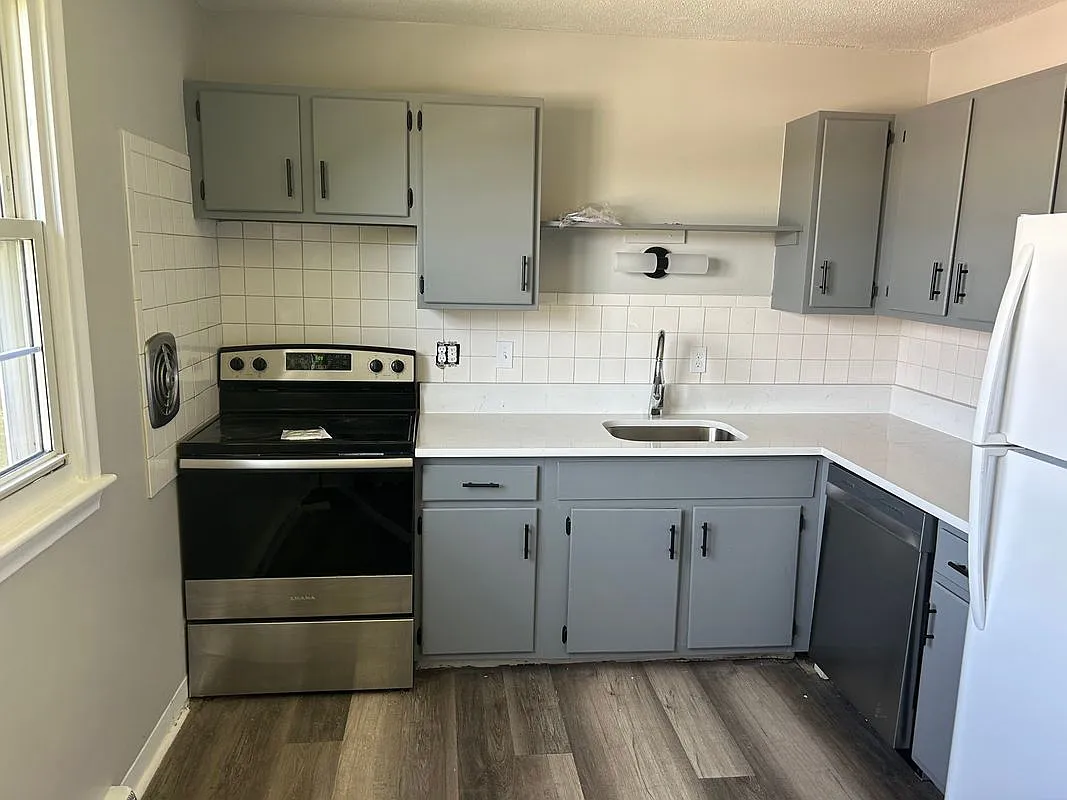 2 bed, 1.0 bath, 644 sqft, $2,100 — Photo 1