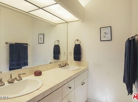 5th image of 2307 32nd St Unit 3