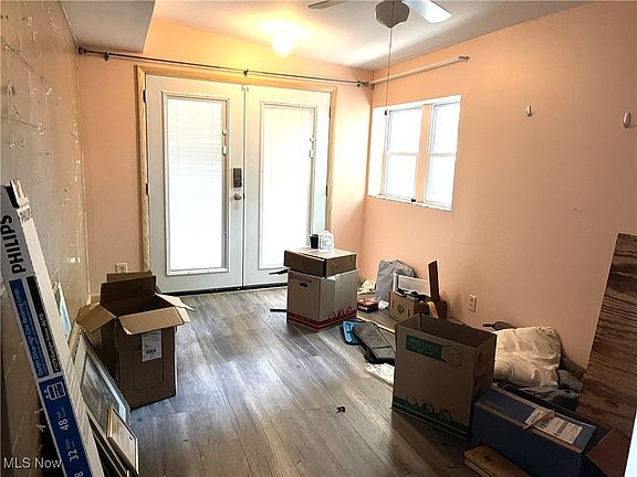 3rd image of 5 Parkview Dr
