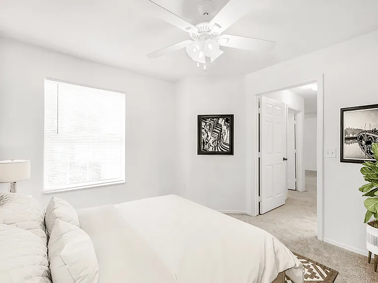 Willow Lake Apartments — Photo 11