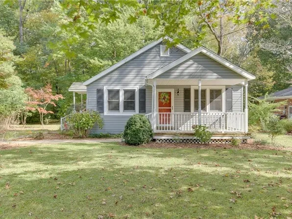 313 Carawan Ln, Chesapeake, VA 23322