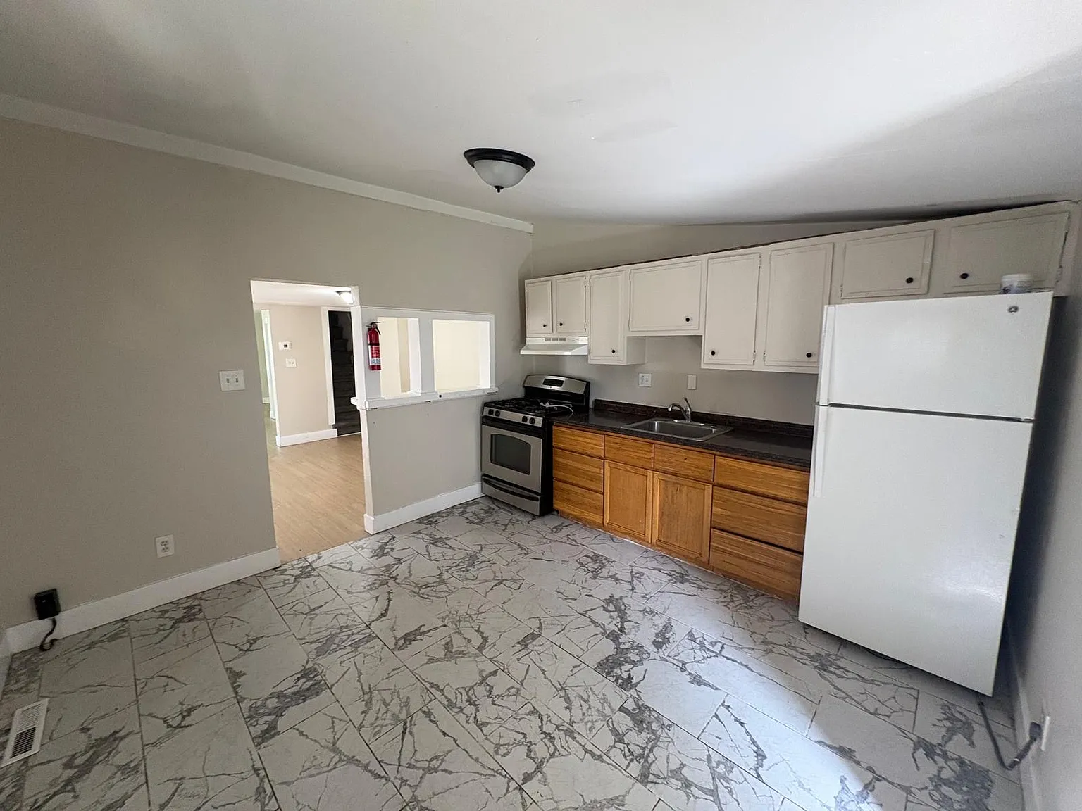 3 bed, 1093 sqft, $1,925 — Photo 1