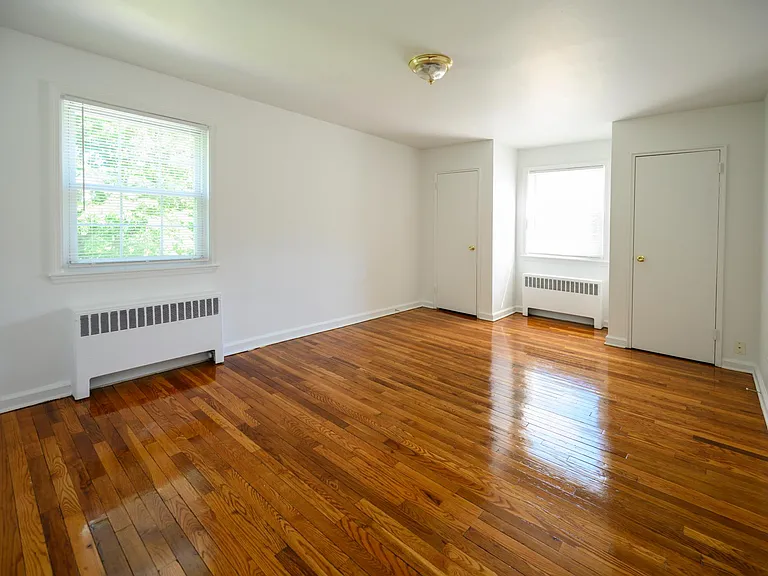 Oakmont Park Apartments — Photo 16