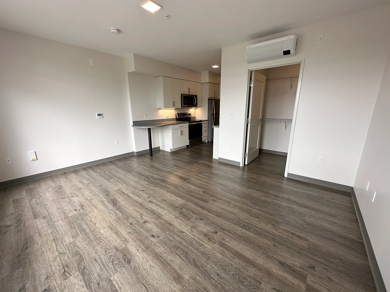 Red Oak at 409 Elm Street — Photo 2