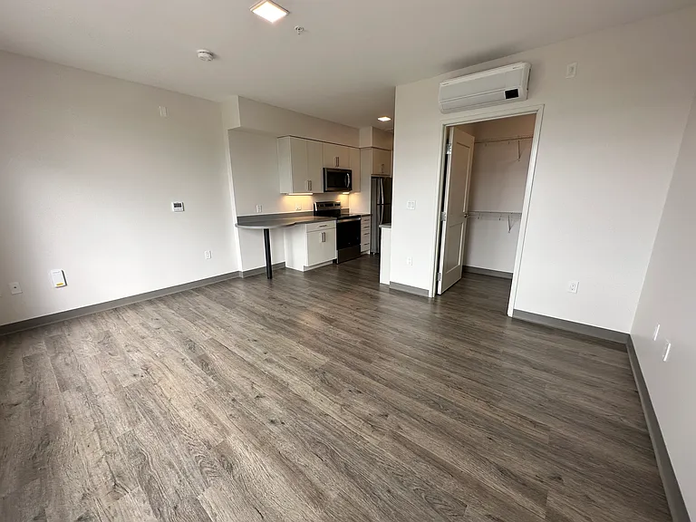 Red Oak at 409 Elm Street — Photo 2