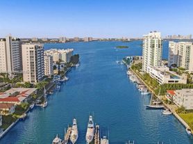 7900 Harbor Island Dr