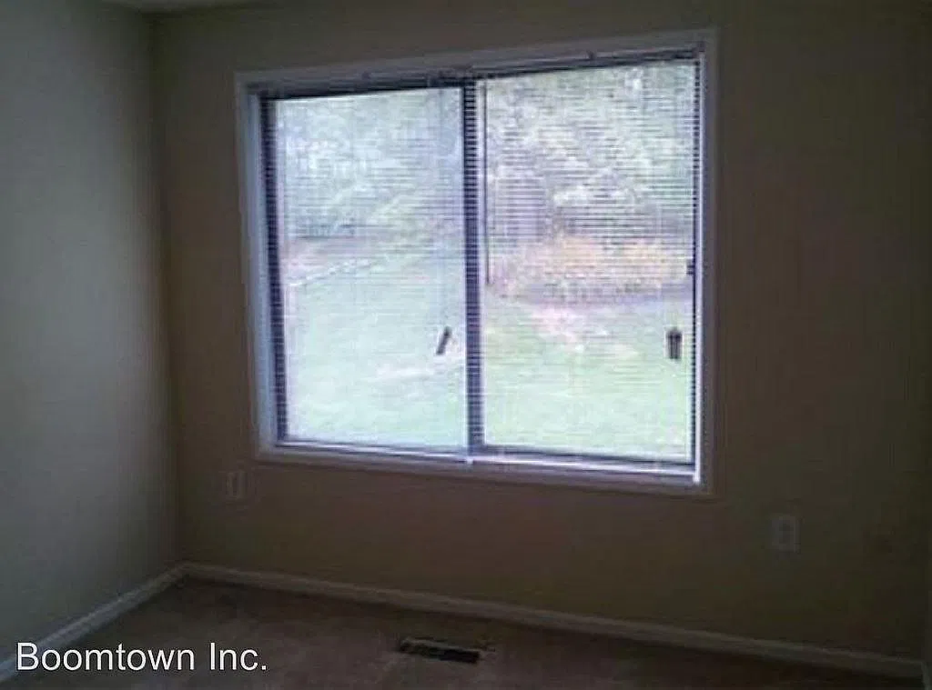 4 bed, 2.5 bath, 1300 sqft, $2,150 — Photo 4