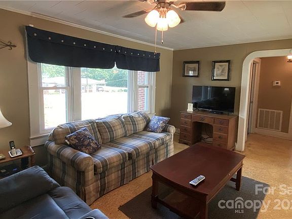 4th image of 3262 Friendly Park Rd