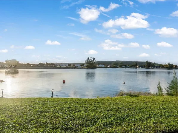 4141 Crystal Lake Dr, Pompano Beach, FL 33064
