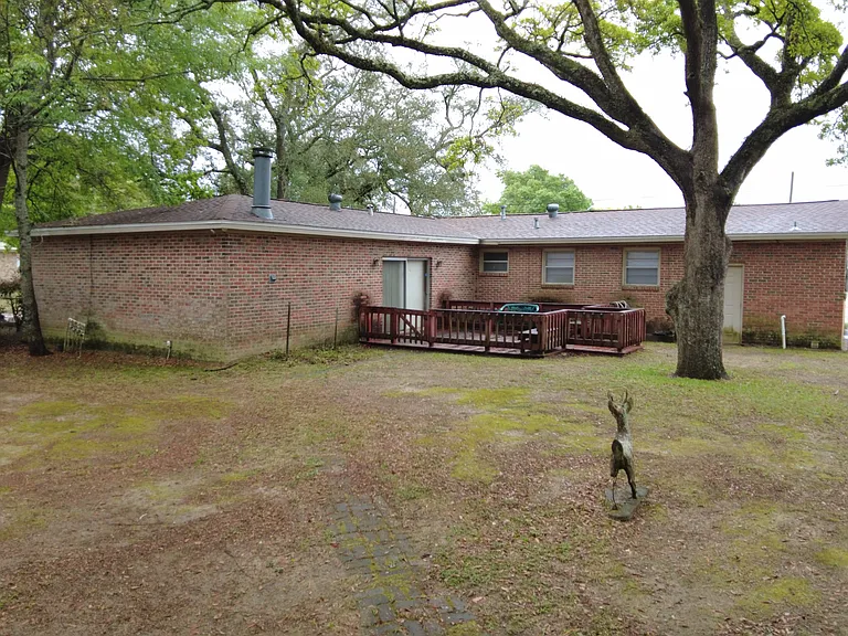 1230 E Leonard St — Photo 14