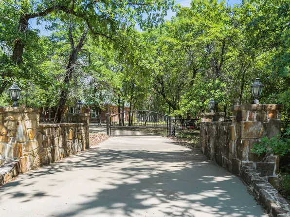 6373 Hidden Oaks Dr, Quinlan, TX 75474