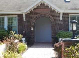 165 Converse St APT 2, Longmeadow, MA 01106