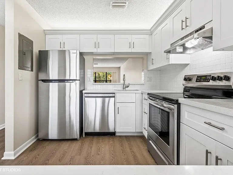 Forest Pointe — Photo 2