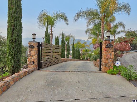 3rd image of 4054 Forest Hill Dr