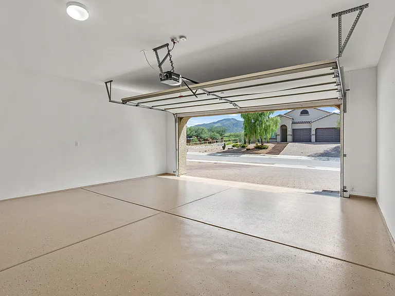 210 W Andrew Potter St — Photo 16