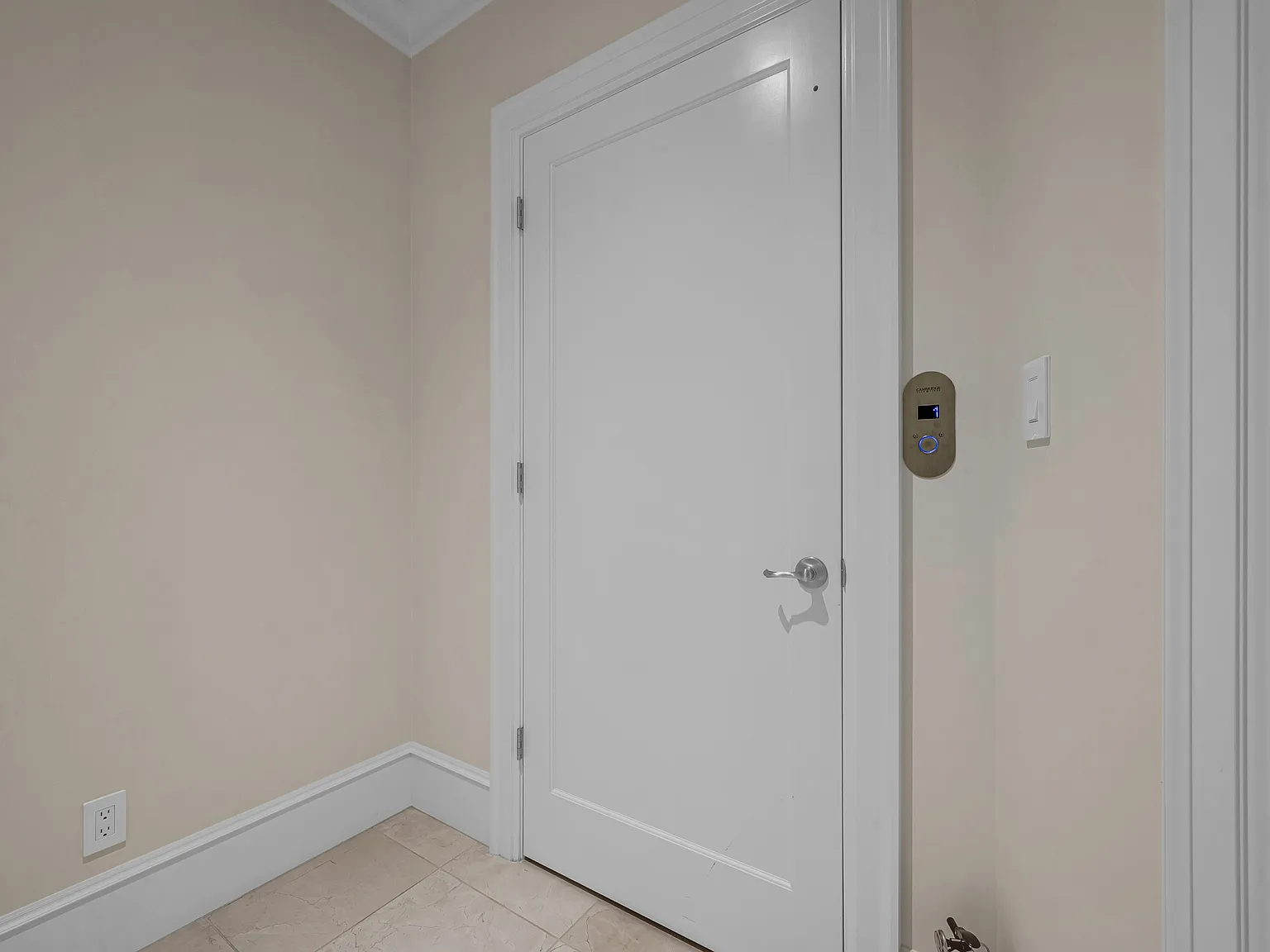 6 bed, 10312 sqft, $16,800 — Photo 2