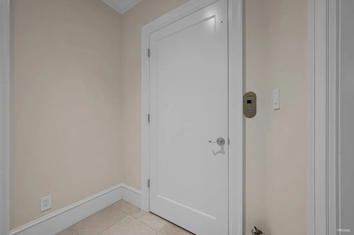 Building Photo - 6089 Gleneagles Dr