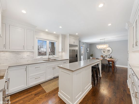 4th image of 1033 E Viator Ct
