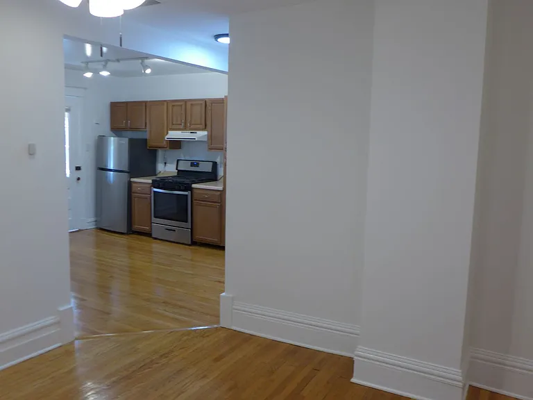 136 Elgin Ave — Photo 5