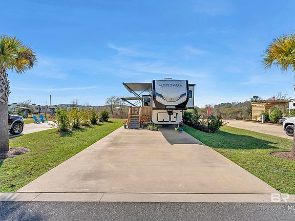 3rd image of 3059 Griswold Blvd #5
