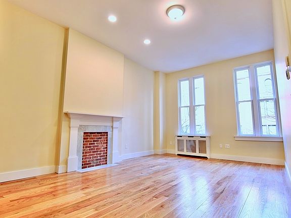 2nd image of 318 W 77th St APT 3A
