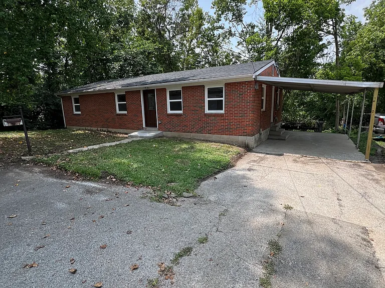 105 Lancaster Ct — Photo 1