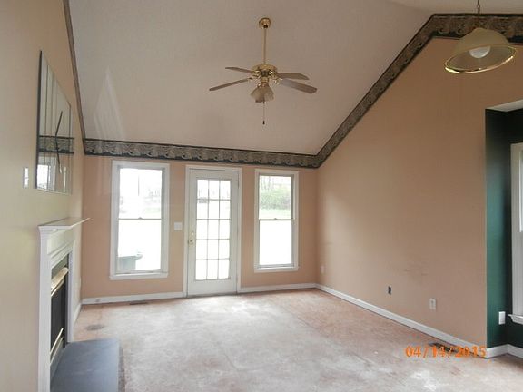 5th image of 406 Willow Ct