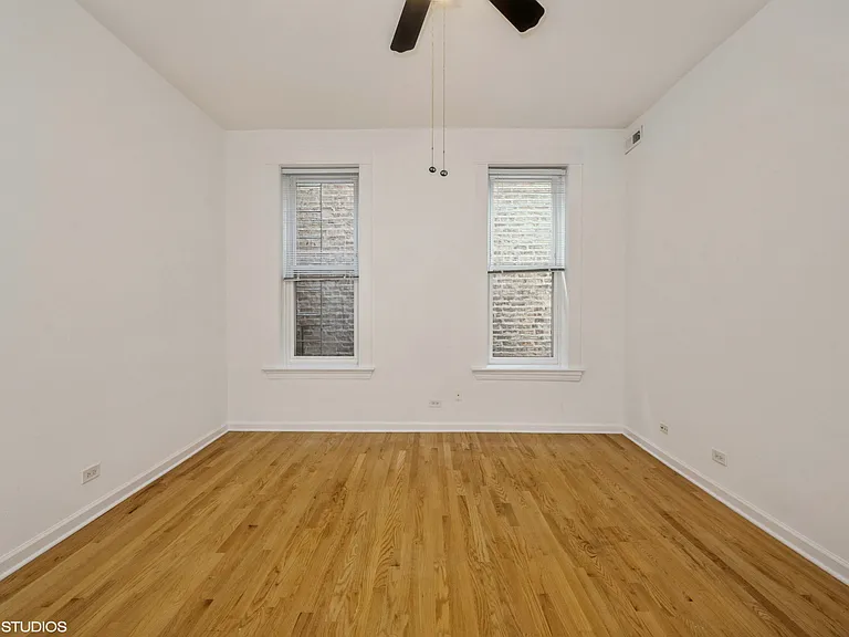 2528 N Burling St #2W — Photo 6