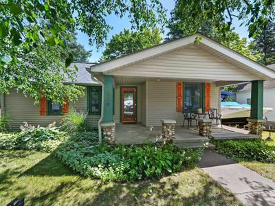 224 N Saint Marys St, Suttons Bay, MI, 49682