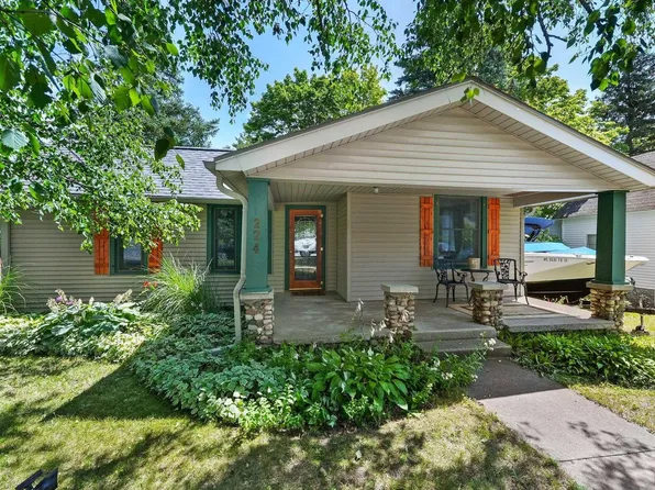 224 N Saint Marys St, Suttons Bay, MI 49682