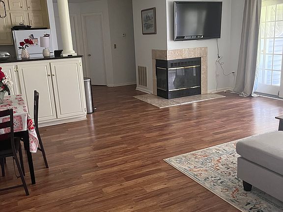 4th image of 20 Greystone Ct