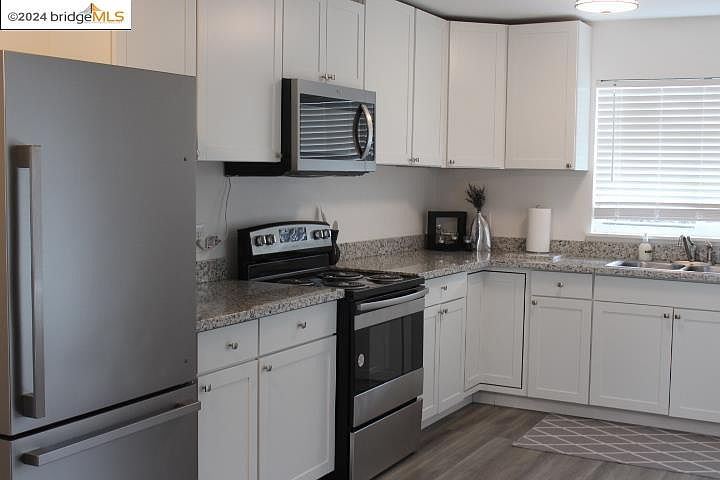 1st image of 34 El Capitan Ln