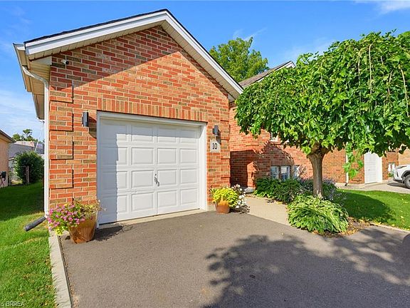 3rd image of 10 Noble Ct
