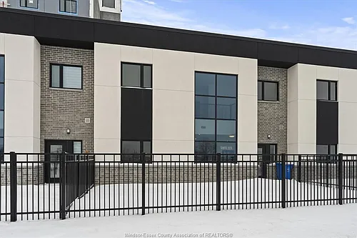 4300 Laurier Pkwy Photo 1