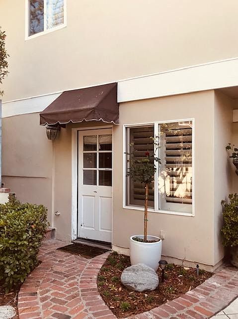 Private entrance to room