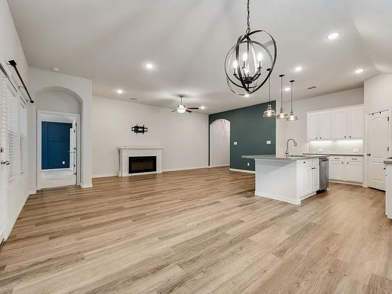 2819 Willow Ln — Photo 5