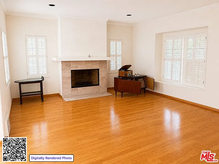 220 S Palm Dr — Photo 3