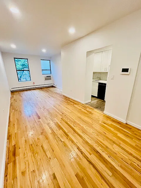 698 10th Avenue — Photo 1