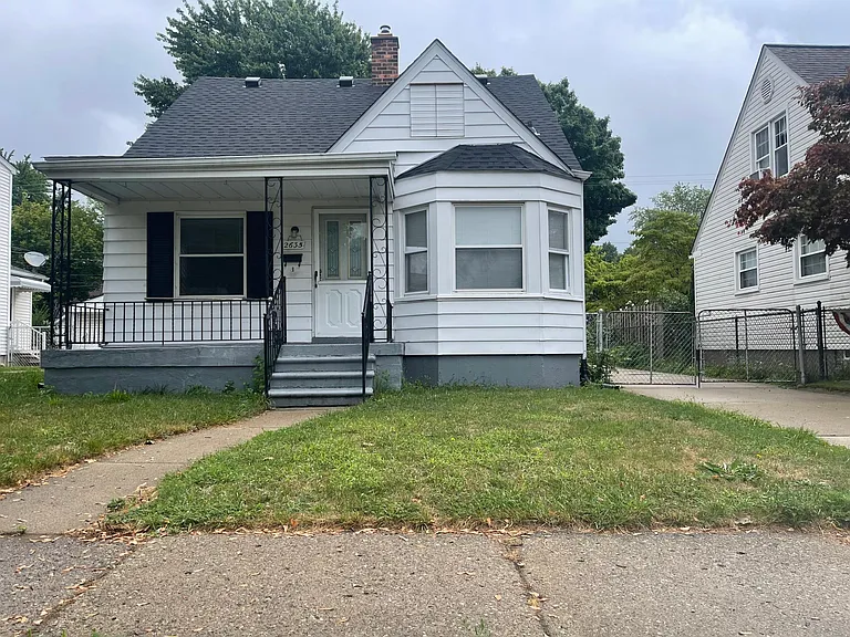 2635 Queen St — Photo 16