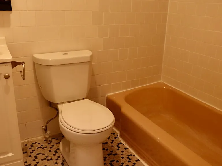 56 Queensberry St #G — Photo 9